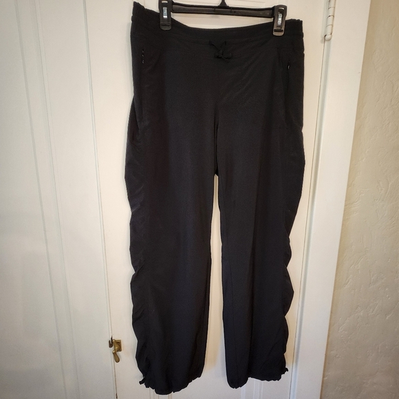 ATHLETA LA VIVA ruched Pants Black Lined EUC sz 14 - Picture 4 of 11